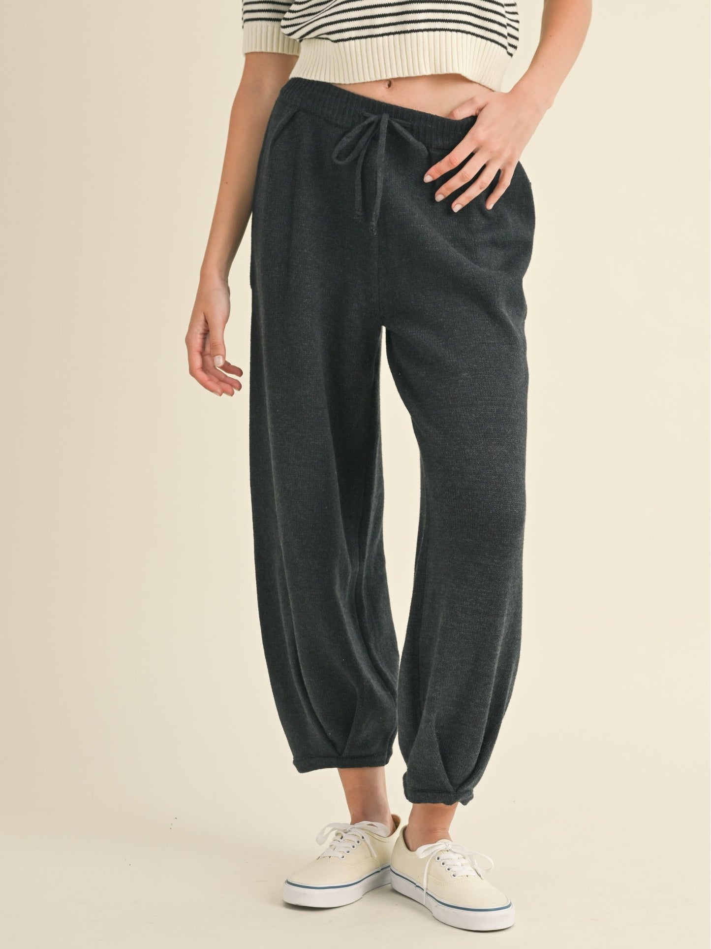 Pleated Bottom Knit Pants - Charcoal