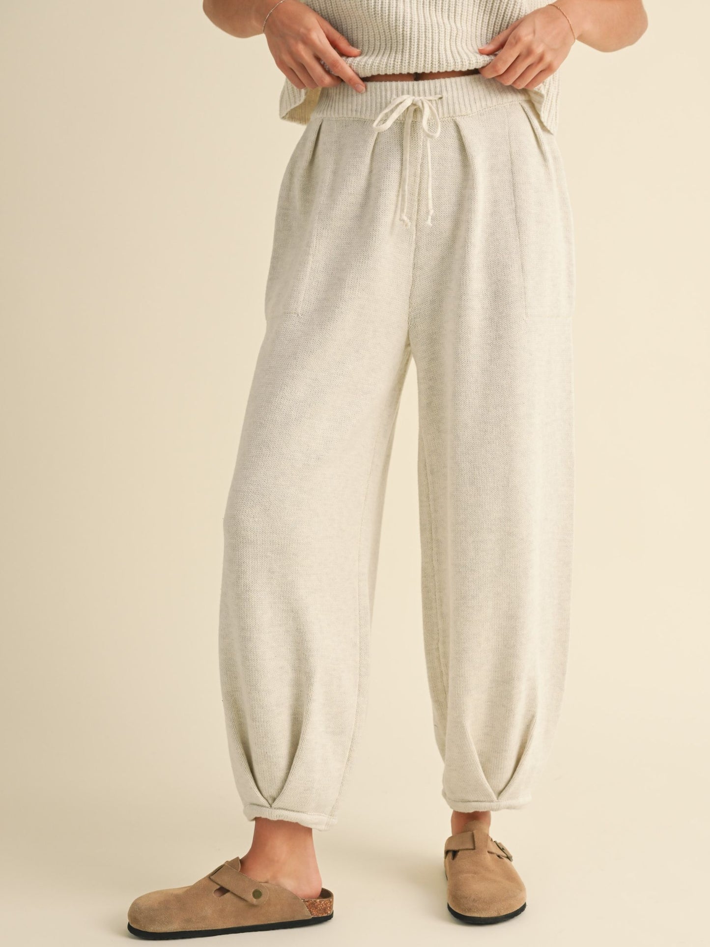 Pleated Bottom Knit Pants - White